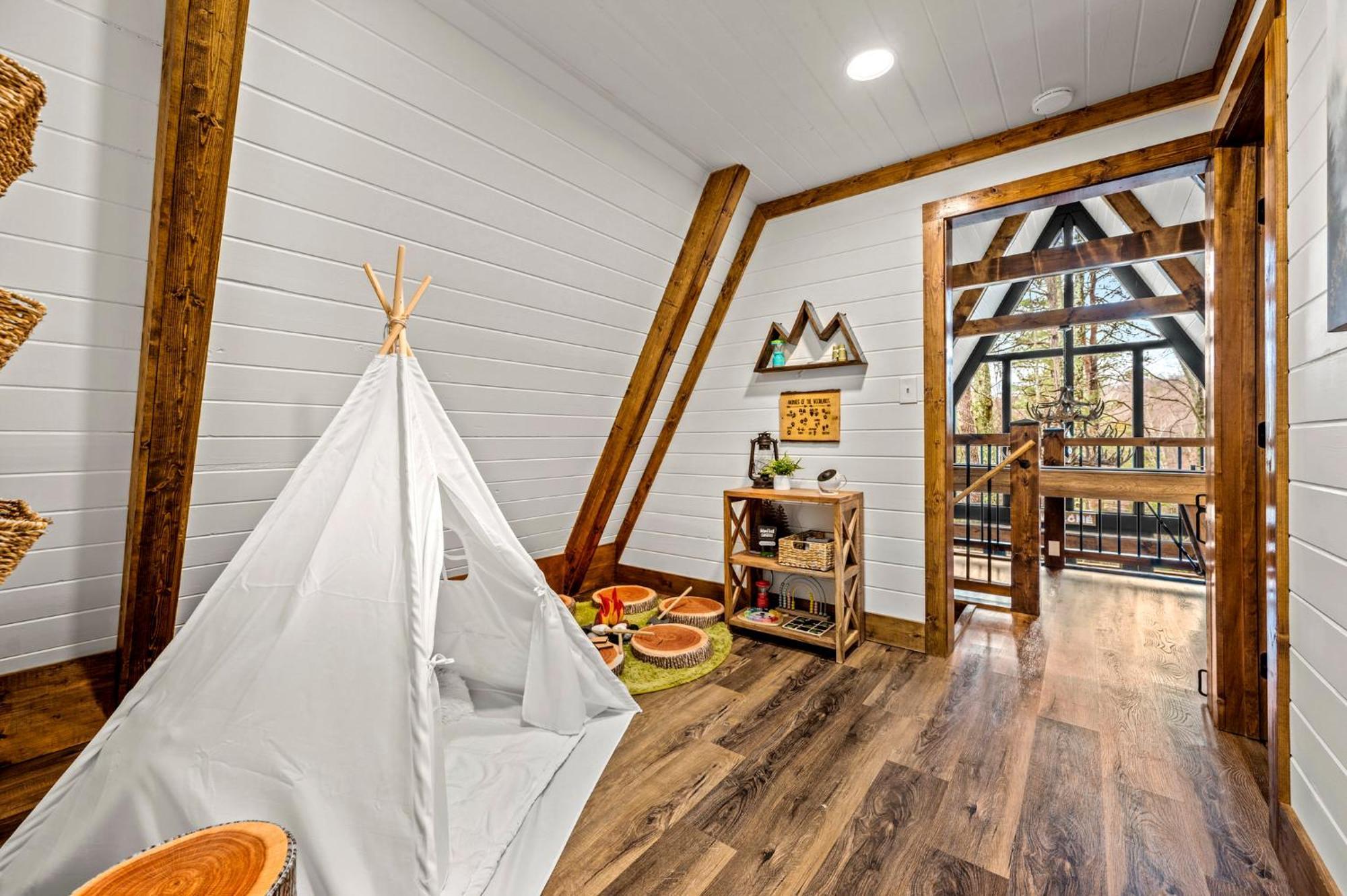 1Mile Downtown, Handicap Ramp, Hot Tub, Game Room جاتلينبرج المظهر الخارجي الصورة