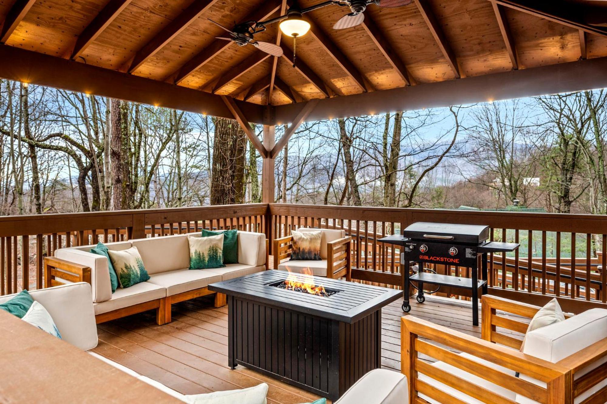 1Mile Downtown, Handicap Ramp, Hot Tub, Game Room جاتلينبرج المظهر الخارجي الصورة