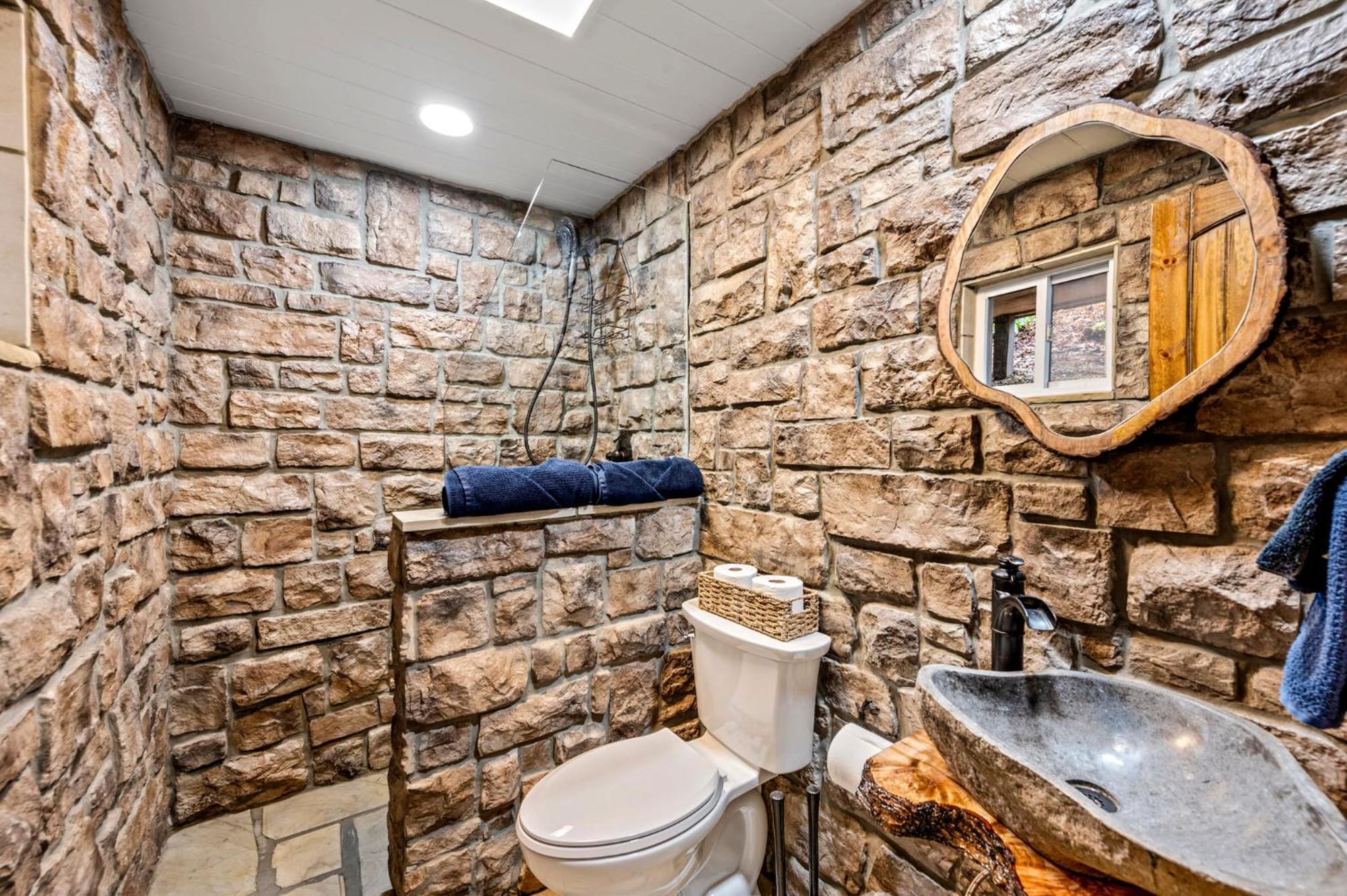 1Mile Downtown, Handicap Ramp, Hot Tub, Game Room جاتلينبرج المظهر الخارجي الصورة