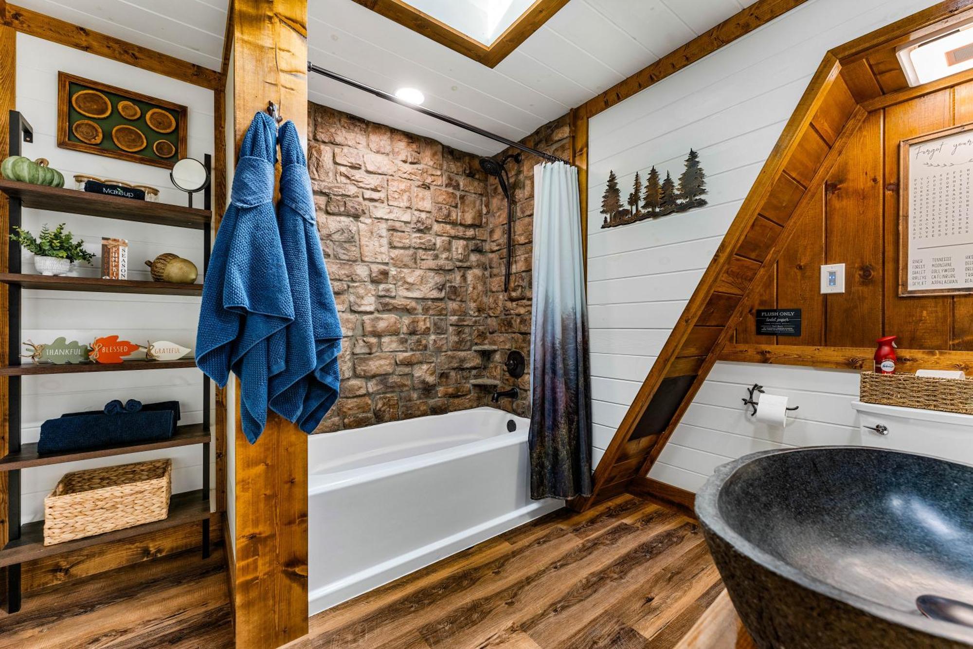 1Mile Downtown, Handicap Ramp, Hot Tub, Game Room جاتلينبرج المظهر الخارجي الصورة