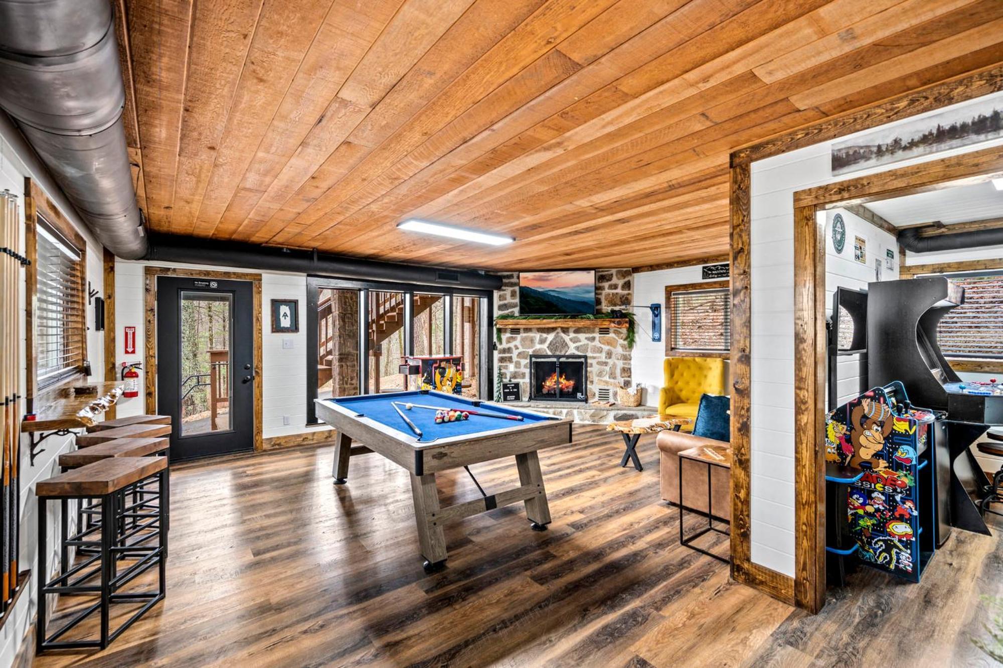 1Mile Downtown, Handicap Ramp, Hot Tub, Game Room جاتلينبرج المظهر الخارجي الصورة