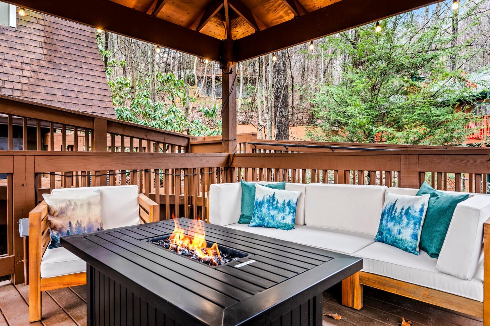 1Mile Downtown, Handicap Ramp, Hot Tub, Game Room جاتلينبرج المظهر الخارجي الصورة