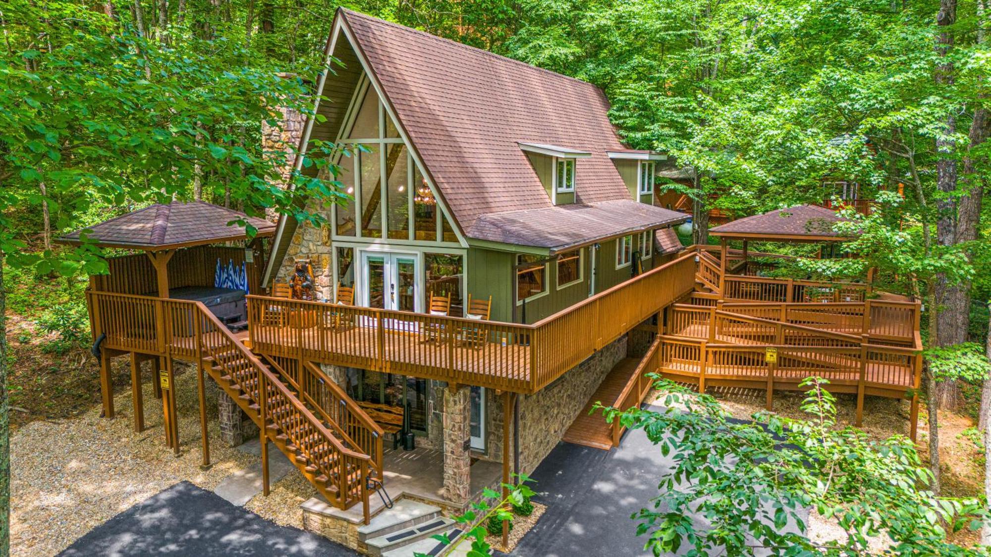 1Mile Downtown, Handicap Ramp, Hot Tub, Game Room جاتلينبرج المظهر الخارجي الصورة